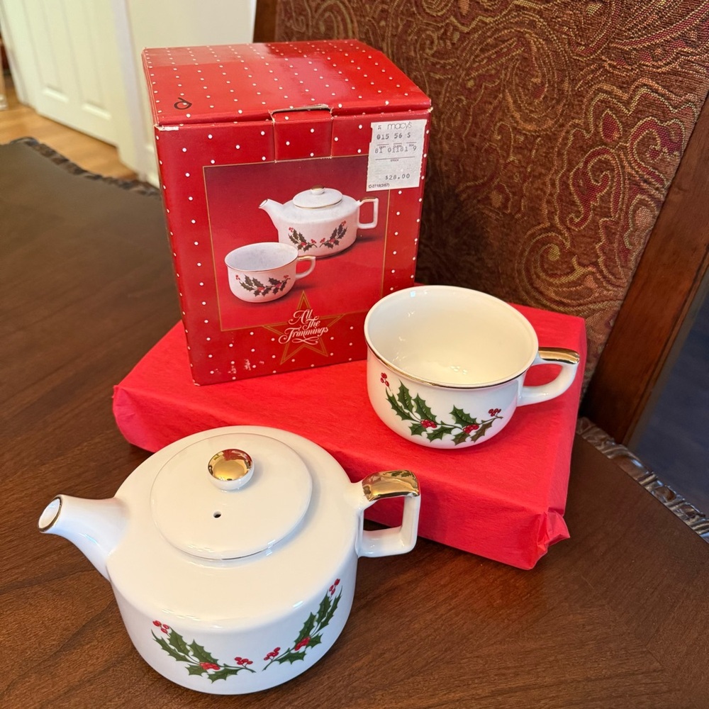 Vtg. 1986 RH Macy & Co All The Trimmings Porcelain Tea for One Teapot & Cup Set